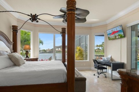 House in Cape Coral, Florida 3 bedrooms, 190.54 sq.m. № 1673108 - photo 25