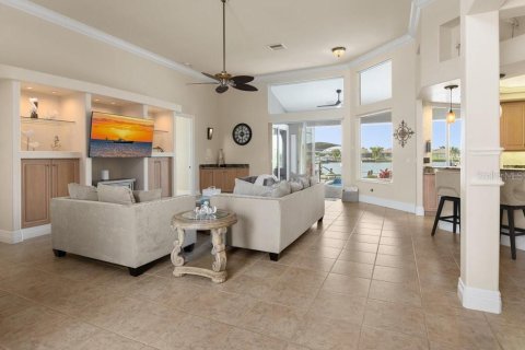 House in Cape Coral, Florida 3 bedrooms, 190.54 sq.m. № 1673108 - photo 16