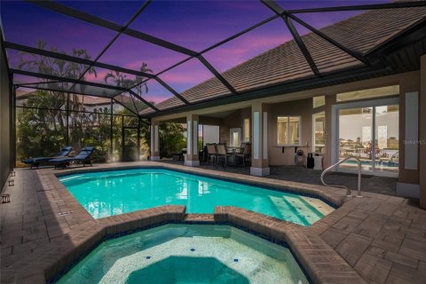 House in Cape Coral, Florida 3 bedrooms, 190.54 sq.m. № 1673108 - photo 4