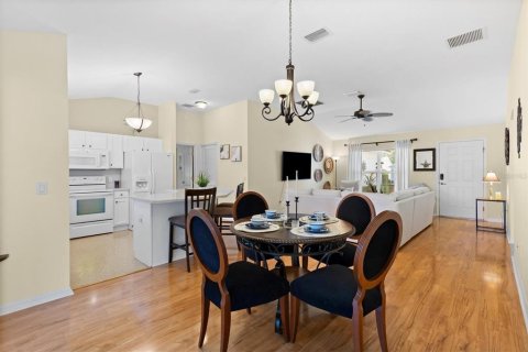 House in The Villages, Florida 3 bedrooms, 140.19 sq.m. № 1841421 - photo 9