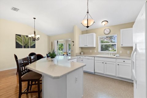 House in The Villages, Florida 3 bedrooms, 140.19 sq.m. № 1841421 - photo 11