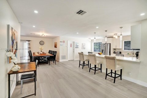 Снять в аренду виллу или дом в Холливуд, Флорида 5 спален, 212.56м2, № 1979668 - фото 15