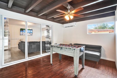 Снять в аренду виллу или дом в Холливуд, Флорида 5 спален, 212.56м2, № 1979668 - фото 8