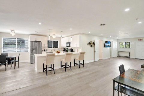 Снять в аренду виллу или дом в Холливуд, Флорида 5 спален, 212.56м2, № 1979668 - фото 9