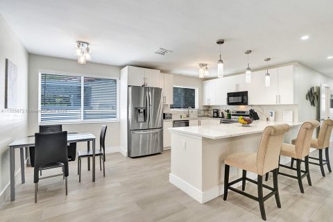 Снять в аренду виллу или дом в Холливуд, Флорида 5 спален, 212.56м2, № 1979668 - фото 11