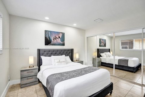 Снять в аренду виллу или дом в Холливуд, Флорида 5 спален, 212.56м2, № 1979668 - фото 24