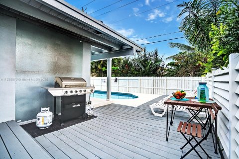 Снять в аренду виллу или дом в Холливуд, Флорида 5 спален, 212.56м2, № 1979668 - фото 5