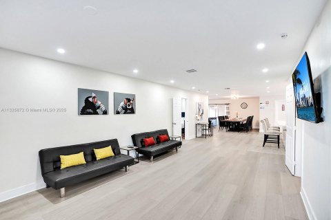 Снять в аренду виллу или дом в Холливуд, Флорида 5 спален, 212.56м2, № 1979668 - фото 21