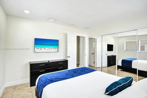 Снять в аренду виллу или дом в Холливуд, Флорида 5 спален, 212.56м2, № 1979668 - фото 27