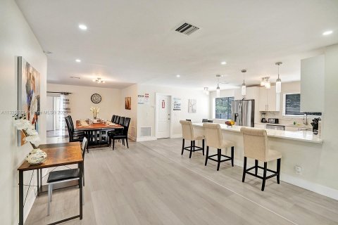 Снять в аренду виллу или дом в Холливуд, Флорида 5 спален, 212.56м2, № 1979668 - фото 16