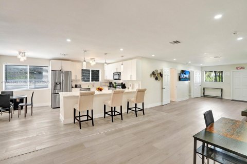 Снять в аренду виллу или дом в Холливуд, Флорида 5 спален, 212.56м2, № 1979668 - фото 10