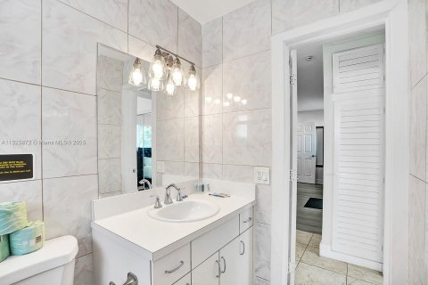 Снять в аренду виллу или дом в Холливуд, Флорида 5 спален, 212.56м2, № 1979668 - фото 29