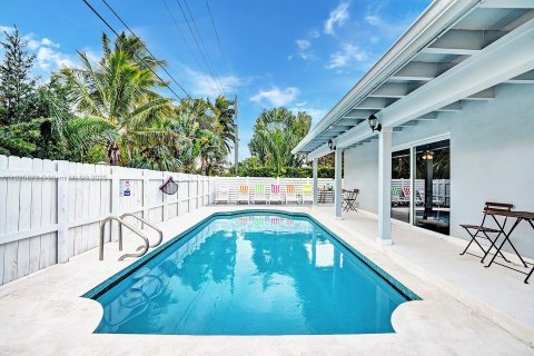 Снять в аренду виллу или дом в Холливуд, Флорида 5 спален, 212.56м2, № 1979668 - фото 3