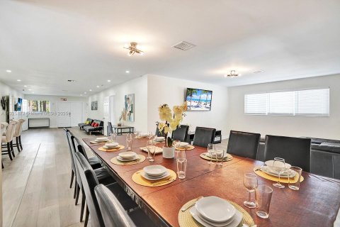 Снять в аренду виллу или дом в Холливуд, Флорида 5 спален, 212.56м2, № 1979668 - фото 19