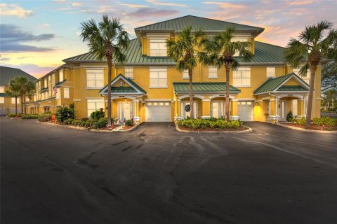 Townhouse in Apollo Beach, Florida 4 bedrooms, 287.25 sq.m. № 1725474 - photo 1