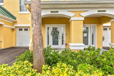 Townhouse in Apollo Beach, Florida 4 bedrooms, 287.25 sq.m. № 1725474 - photo 4