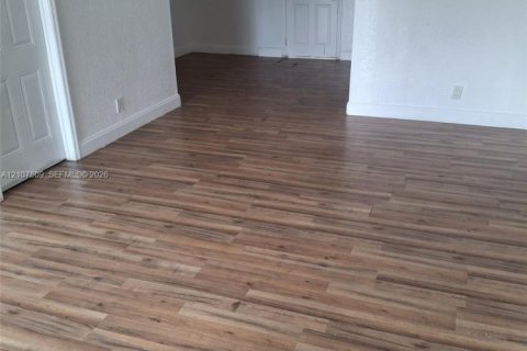 Villa ou maison à louer à Lauderhill, Floride: 3 chambres, 103.68 m2 № 2435979 - photo 7