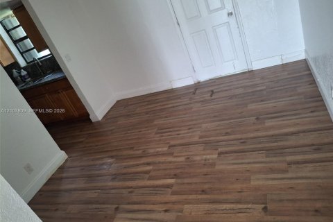 Villa ou maison à louer à Lauderhill, Floride: 3 chambres, 103.68 m2 № 2435979 - photo 6