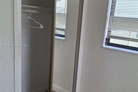 Villa ou maison à louer à Lauderhill, Floride: 3 chambres, 103.68 m2 № 2435979 - photo 25