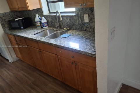 Villa ou maison à louer à Lauderhill, Floride: 3 chambres, 103.68 m2 № 2435979 - photo 12