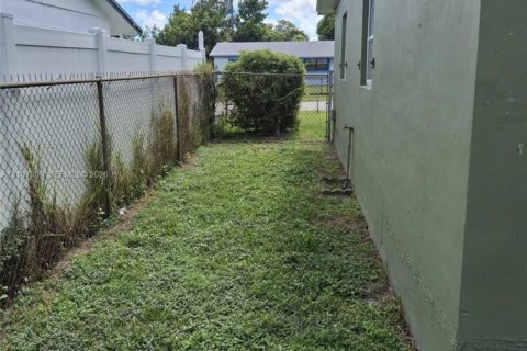 Villa ou maison à louer à Lauderhill, Floride: 3 chambres, 103.68 m2 № 2435979 - photo 27