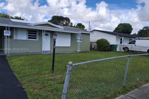 Villa ou maison à louer à Lauderhill, Floride: 3 chambres, 103.68 m2 № 2435979 - photo 5