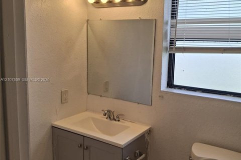 Villa ou maison à louer à Lauderhill, Floride: 3 chambres, 103.68 m2 № 2435979 - photo 23