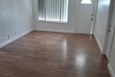 Villa ou maison à louer à Lauderhill, Floride: 3 chambres, 103.68 m2 № 2435979 - photo 9
