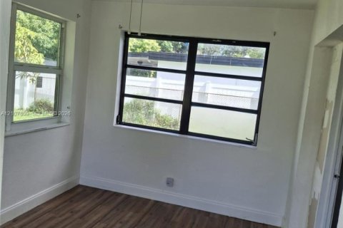 Villa ou maison à louer à Lauderhill, Floride: 3 chambres, 103.68 m2 № 2435979 - photo 16
