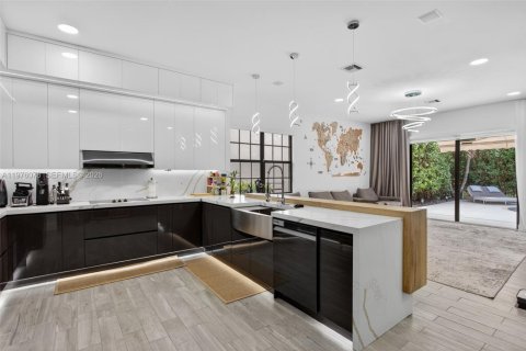 House in Parkland, Florida 4 bedrooms, 217.39 sq.m. № 2048580