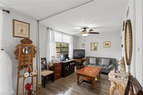 Купить кондоминиум в Пемброк-Пайнс, Флорида 1 спальня, 79.15м2, № 2082245 - фото 9