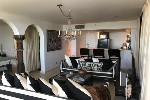 Condominio en alquiler en Miami Beach, Florida, 1 dormitorio, 78.5 m2 № 1982391 - foto 13