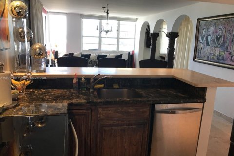 Condominio en alquiler en Miami Beach, Florida, 1 dormitorio, 78.5 m2 № 1982391 - foto 25
