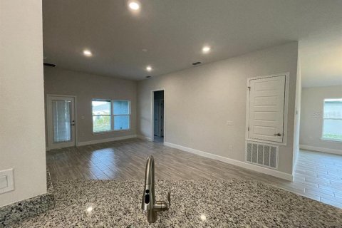House in Dade City, Florida 4 bedrooms, 169.08 sq.m. № 1558447 - photo 8