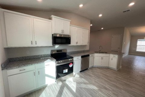 House in Dade City, Florida 4 bedrooms, 169.08 sq.m. № 1558447 - photo 6