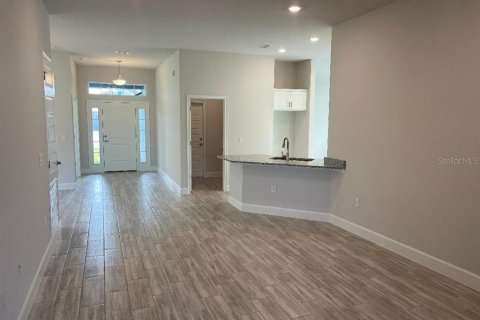 House in Dade City, Florida 4 bedrooms, 169.08 sq.m. № 1558447 - photo 3