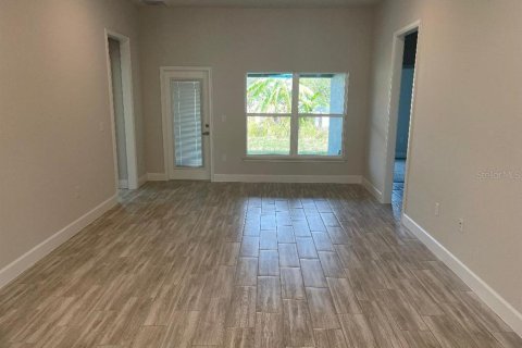 House in Dade City, Florida 4 bedrooms, 169.08 sq.m. № 1558447 - photo 2