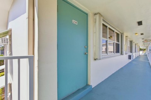 Condo in Boynton Beach, Florida, 1 bedroom № 2191357 - photo 4