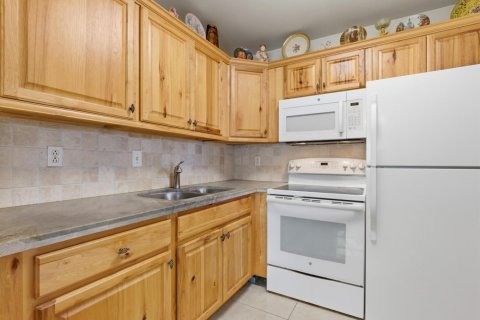 Condo in Boynton Beach, Florida, 1 bedroom № 2191357 - photo 11