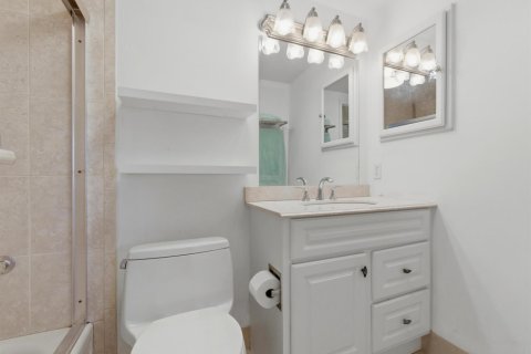 Condo in Boynton Beach, Florida, 1 bedroom № 2191357 - photo 18