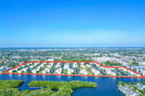 Condo in Boynton Beach, Florida, 1 bedroom № 2191357 - photo 30