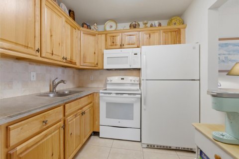 Condo in Boynton Beach, Florida, 1 bedroom № 2191357 - photo 12