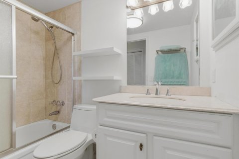 Condo in Boynton Beach, Florida, 1 bedroom № 2191357 - photo 17