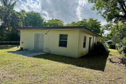 Casa en alquiler en North Miami, Florida, 4 dormitorios, 141.03 m2 № 1949251 - foto 26