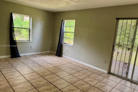 Casa en alquiler en North Miami, Florida, 4 dormitorios, 141.03 m2 № 1949251 - foto 14