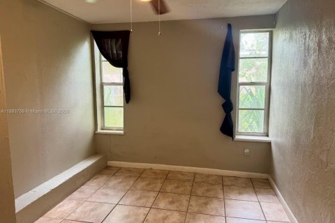 Casa en alquiler en North Miami, Florida, 4 dormitorios, 141.03 m2 № 1949251 - foto 16