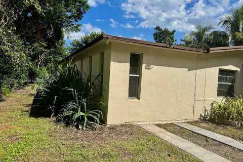 Casa en alquiler en North Miami, Florida, 4 dormitorios, 141.03 m2 № 1949251 - foto 23