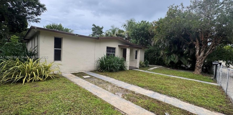 Casa en North Miami, Florida 4 dormitorios, 141.03 m2 № 1949251