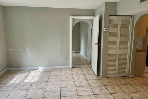 Casa en alquiler en North Miami, Florida, 4 dormitorios, 141.03 m2 № 1949251 - foto 18
