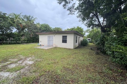 Casa en alquiler en North Miami, Florida, 4 dormitorios, 141.03 m2 № 1949251 - foto 24